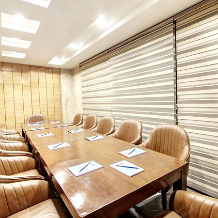 Hotel Krishna Plaza 'New Delhi' - By M S Hospitality Екстер'єр фото