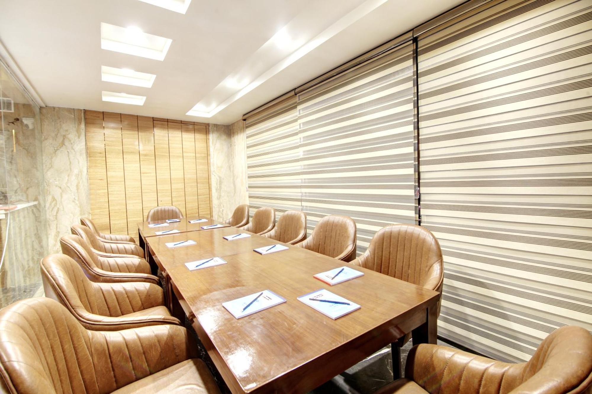 Hotel Krishna Plaza 'New Delhi' - By M S Hospitality Екстер'єр фото