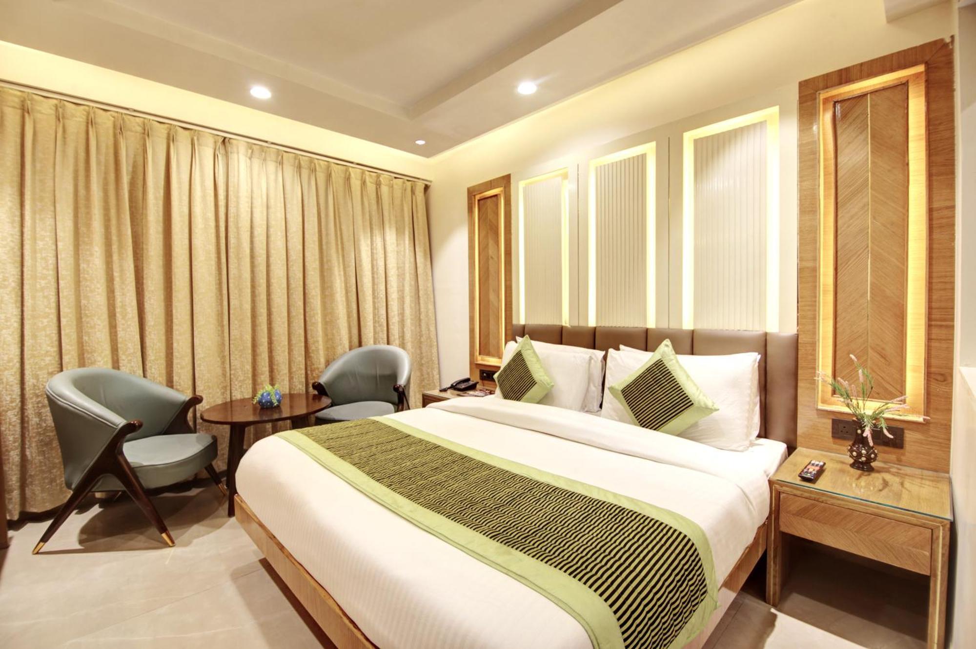 Hotel Krishna Plaza 'New Delhi' - By M S Hospitality Екстер'єр фото
