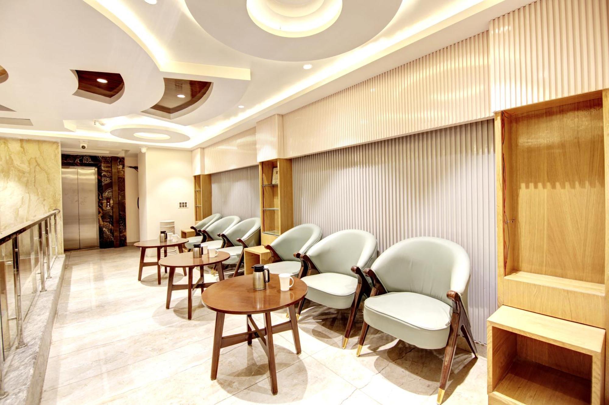 Hotel Krishna Plaza 'New Delhi' - By M S Hospitality Екстер'єр фото