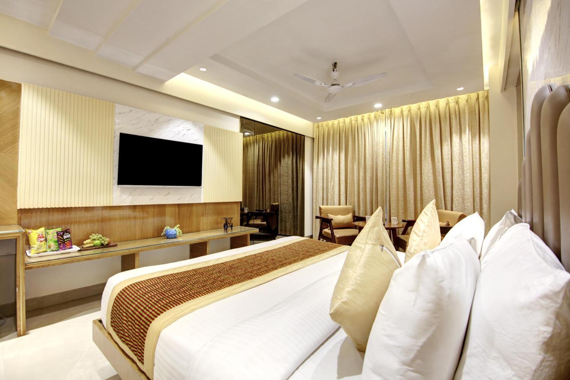 Hotel Krishna Plaza 'New Delhi' - By M S Hospitality Екстер'єр фото