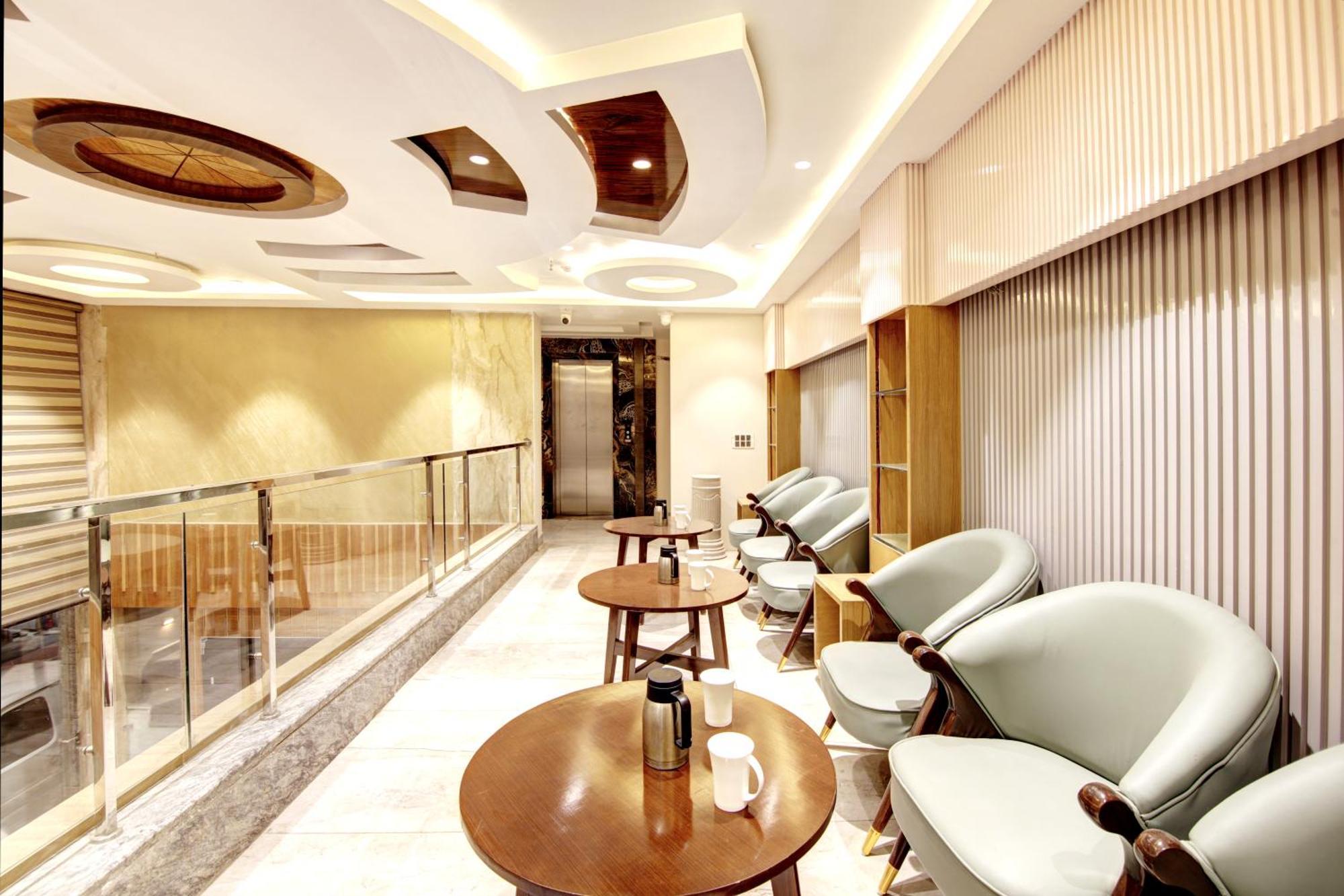 Hotel Krishna Plaza 'New Delhi' - By M S Hospitality Екстер'єр фото