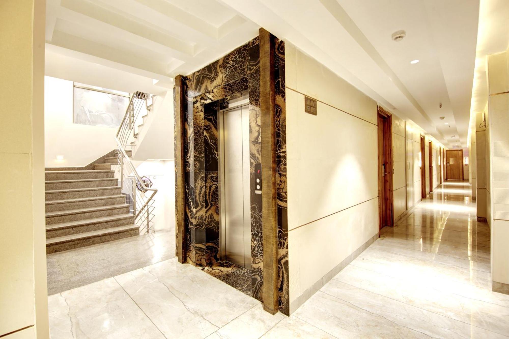 Hotel Krishna Plaza 'New Delhi' - By M S Hospitality Екстер'єр фото