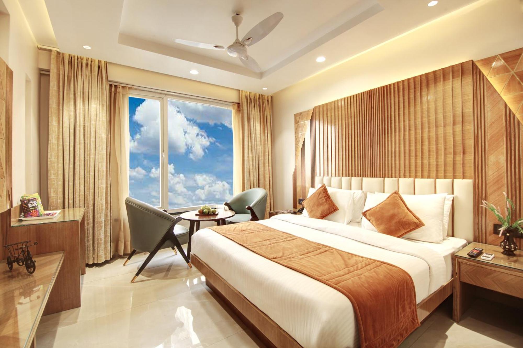 Hotel Krishna Plaza 'New Delhi' - By M S Hospitality Екстер'єр фото