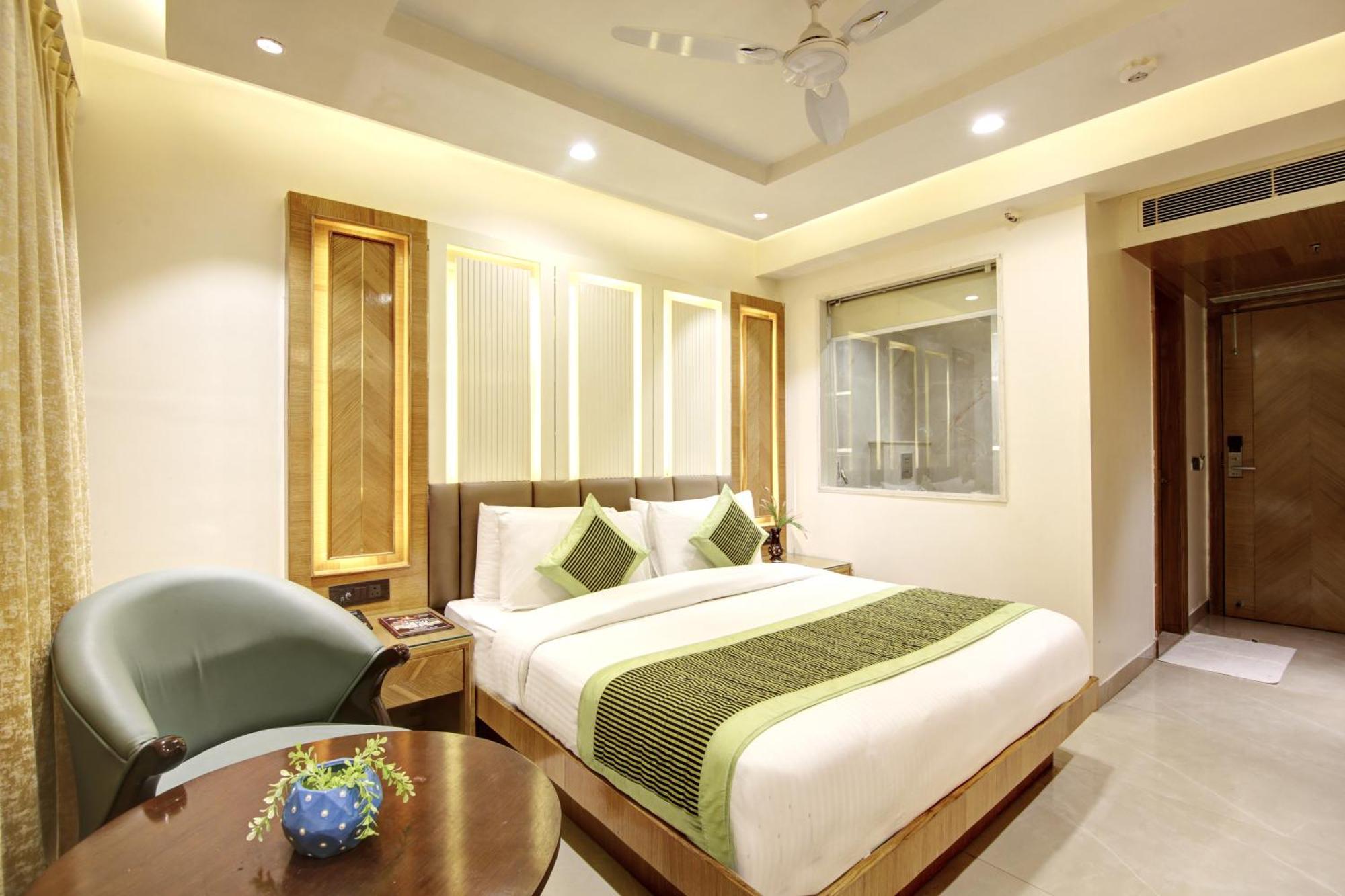 Hotel Krishna Plaza 'New Delhi' - By M S Hospitality Екстер'єр фото