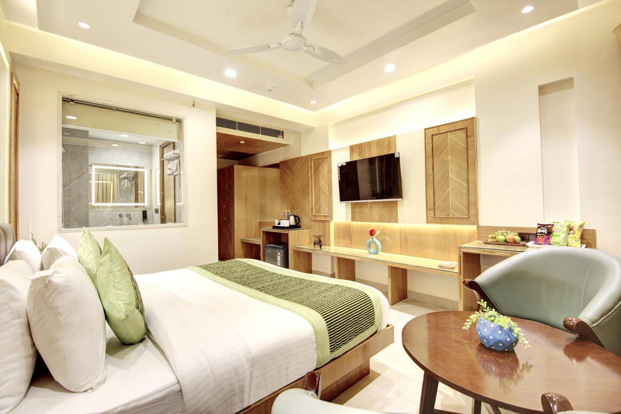 Hotel Krishna Plaza 'New Delhi' - By M S Hospitality Екстер'єр фото