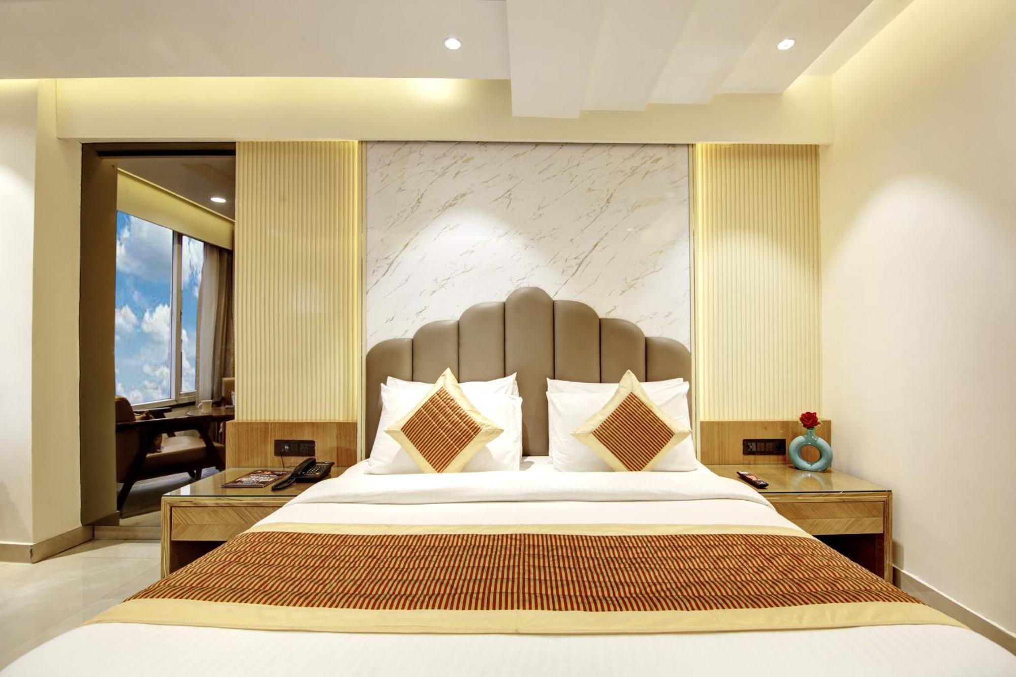 Hotel Krishna Plaza 'New Delhi' - By M S Hospitality Екстер'єр фото