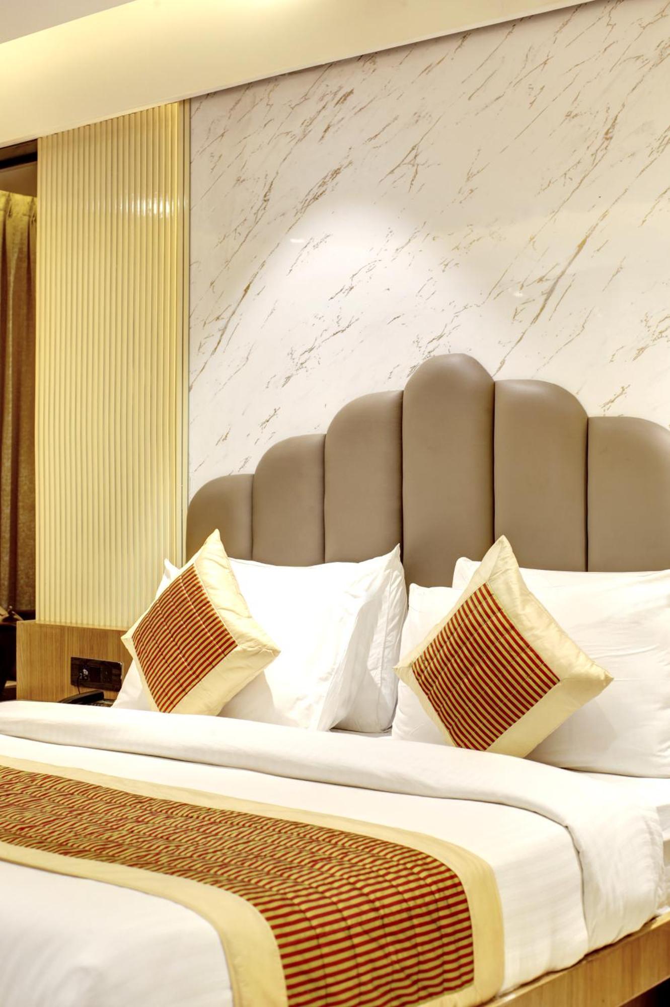 Hotel Krishna Plaza 'New Delhi' - By M S Hospitality Екстер'єр фото
