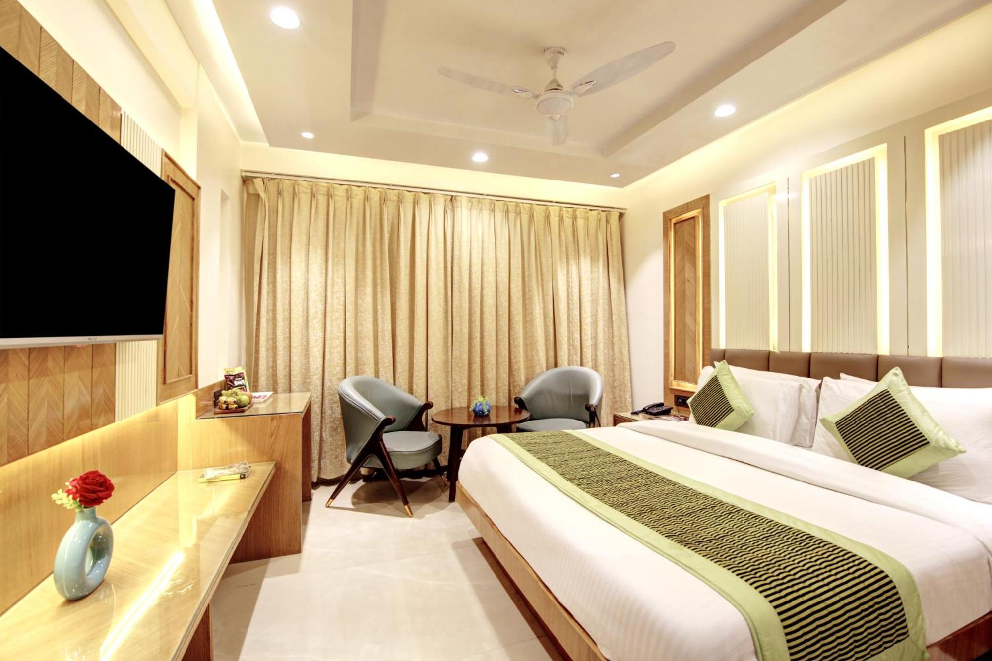 Hotel Krishna Plaza 'New Delhi' - By M S Hospitality Екстер'єр фото