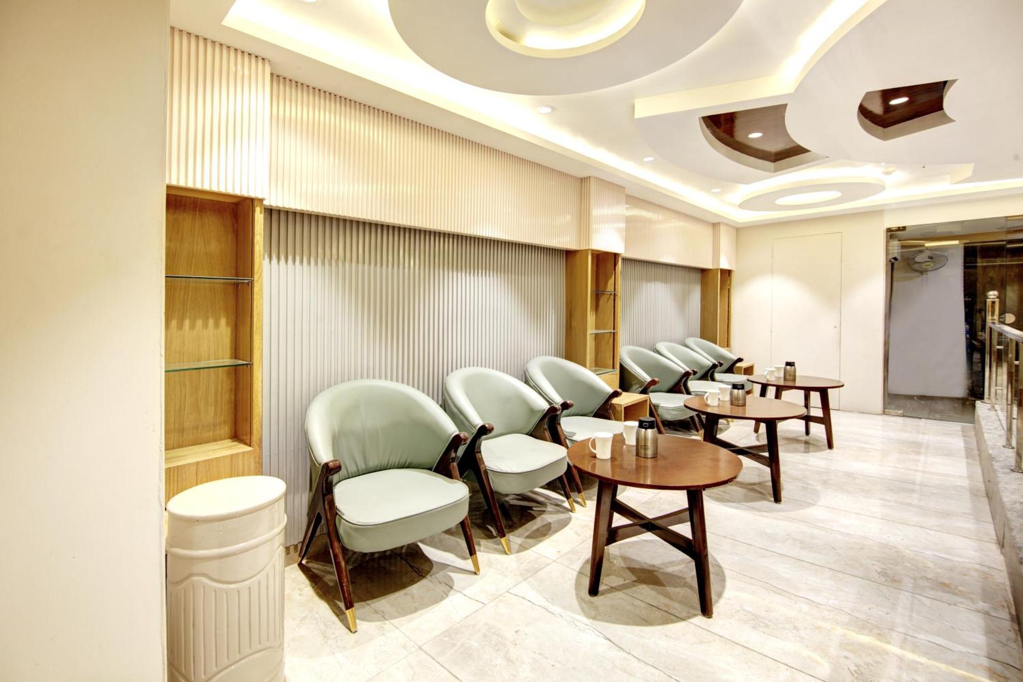 Hotel Krishna Plaza 'New Delhi' - By M S Hospitality Екстер'єр фото