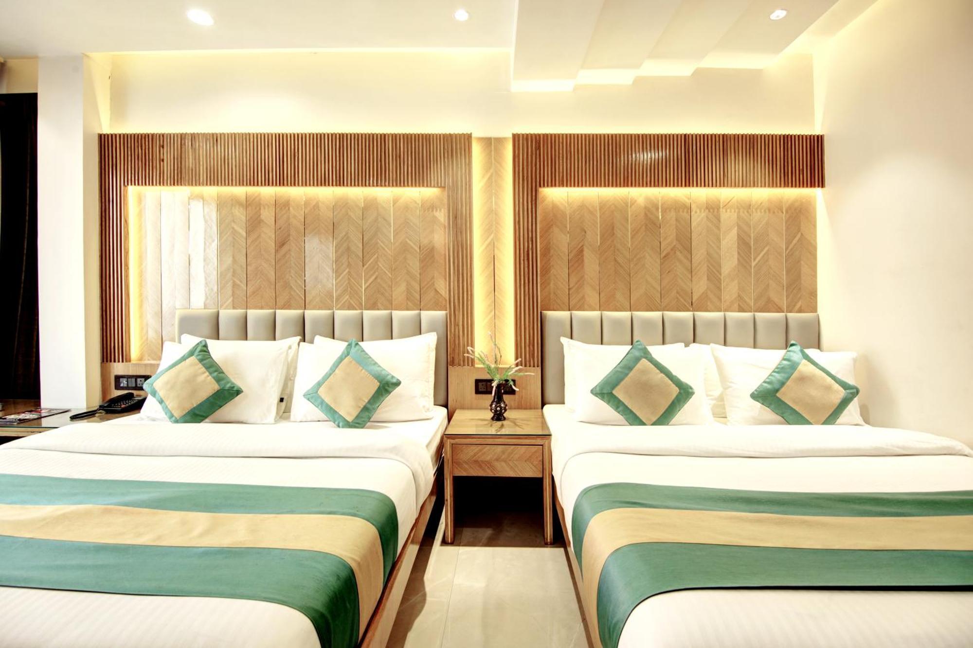 Hotel Krishna Plaza 'New Delhi' - By M S Hospitality Екстер'єр фото