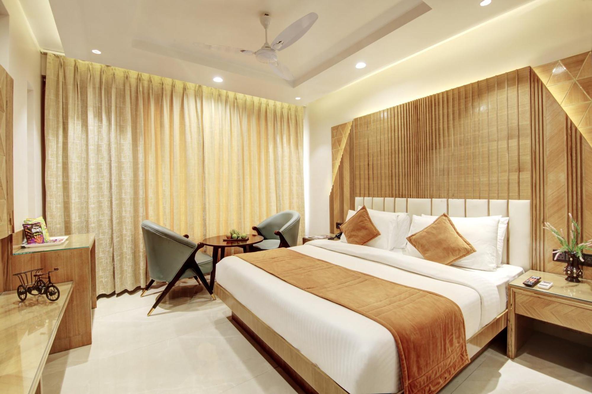 Hotel Krishna Plaza 'New Delhi' - By M S Hospitality Екстер'єр фото