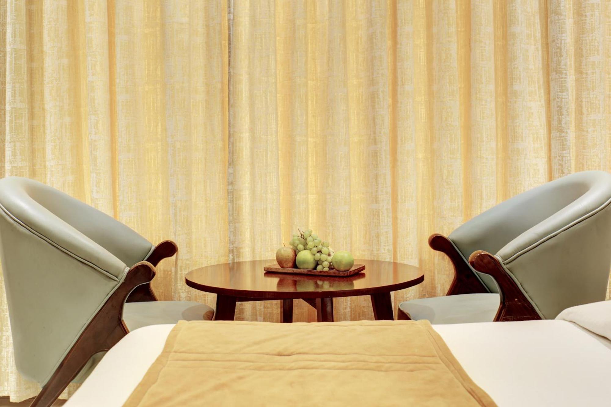 Hotel Krishna Plaza 'New Delhi' - By M S Hospitality Екстер'єр фото