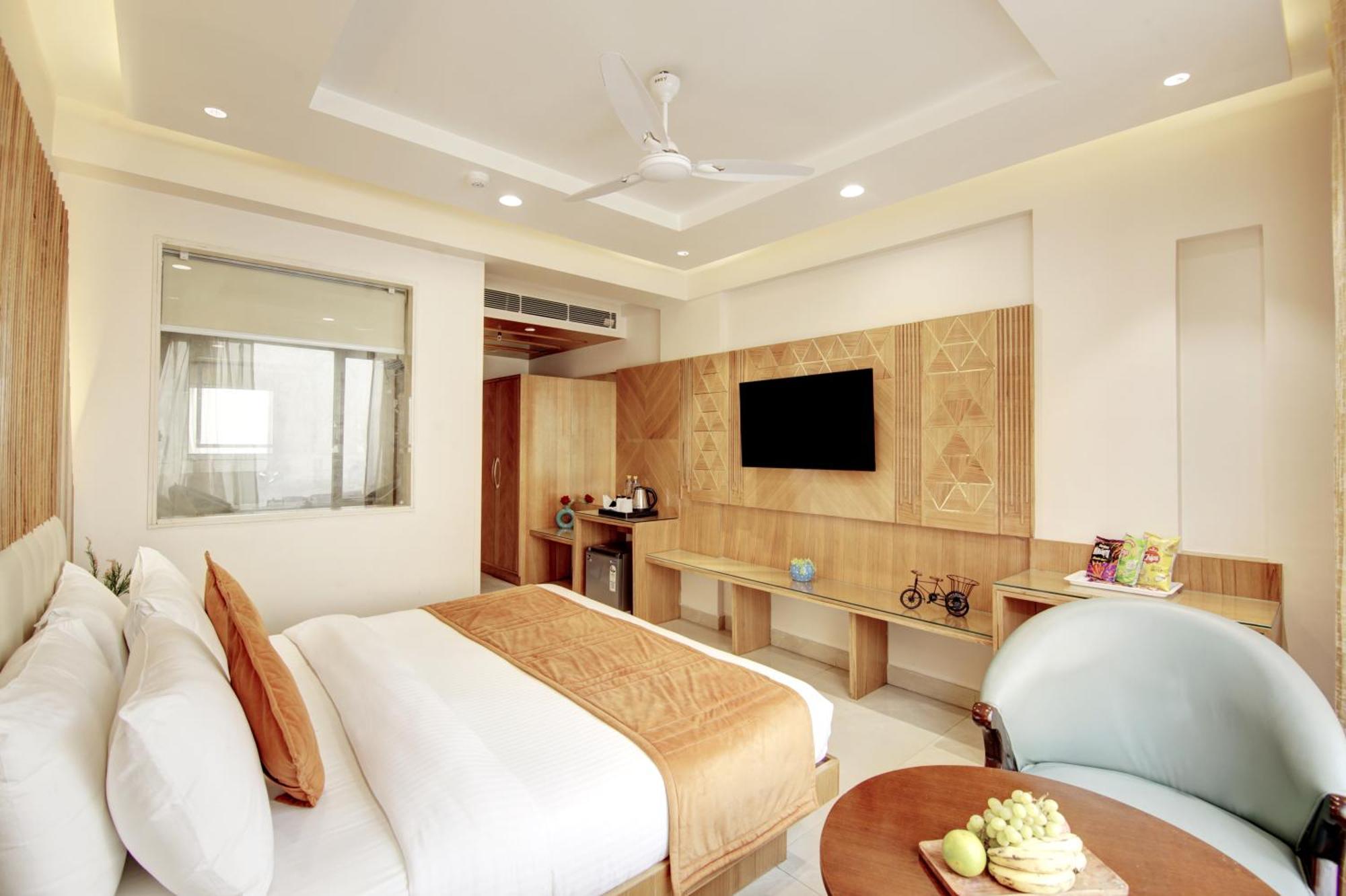 Hotel Krishna Plaza 'New Delhi' - By M S Hospitality Екстер'єр фото