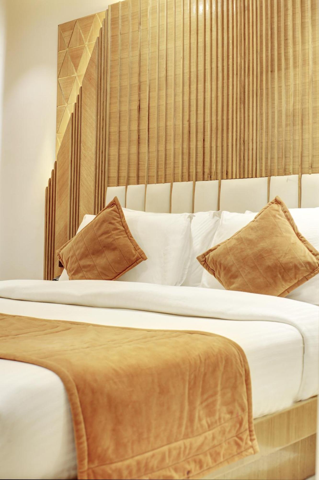 Hotel Krishna Plaza 'New Delhi' - By M S Hospitality Екстер'єр фото