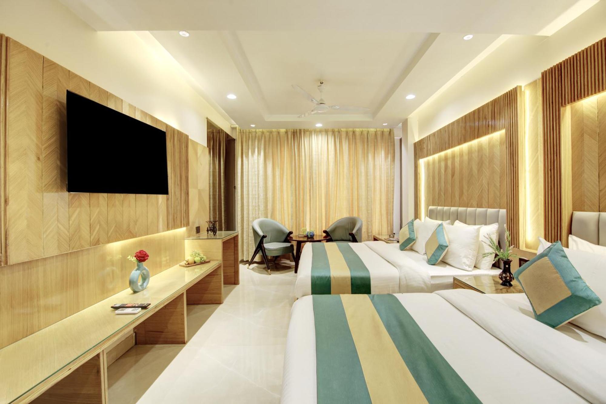 Hotel Krishna Plaza 'New Delhi' - By M S Hospitality Екстер'єр фото